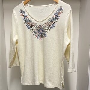 Draper’s & Damon’s Floral Embroidered Cream 3/4 Sleeve Top Vented Seam Size L